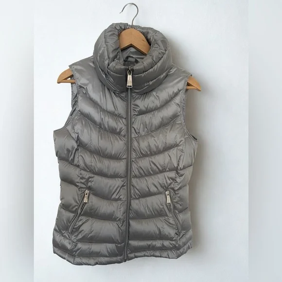 Calvin Klein Women’s Small Athleisure Casual Puffer Normcore Chic Vest Outdoor - Picture 1 of 5
